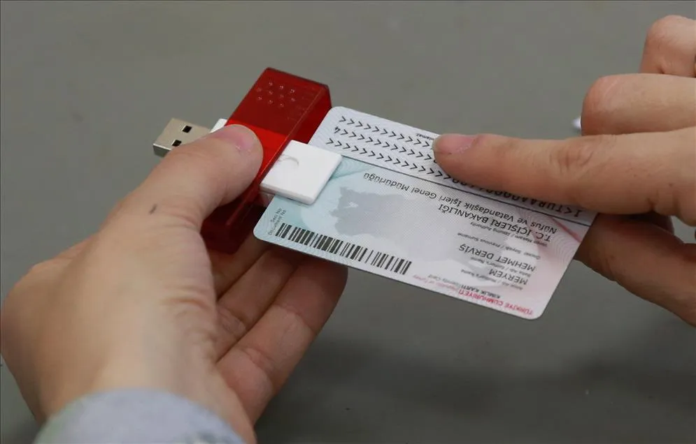 Communication with Turkey Identity Card (TCKK) for e-Devlet Authentication